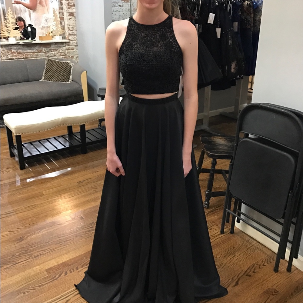 black Sherri Hill dress!!!